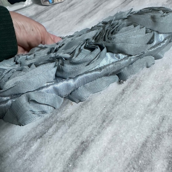 Elegant Silver Floral purse - Picture 4 of 4